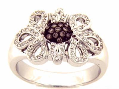 18K WHITE GOLD DIAMOND  RING